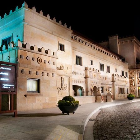 Pazo Los Escudos Hotel Spa & Resort Vigo Ngoại thất bức ảnh The Palace of the Dukes of Alba, the seat of the government of the Community of Madrid.