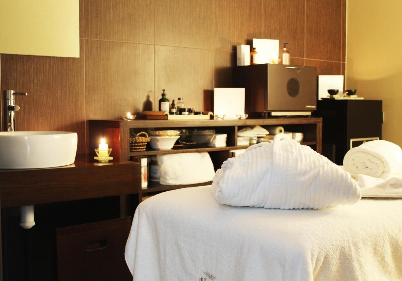 Pazo Los Escudos Hotel Spa & Resort Vigo Ngoại thất bức ảnh A treatment room at the spa