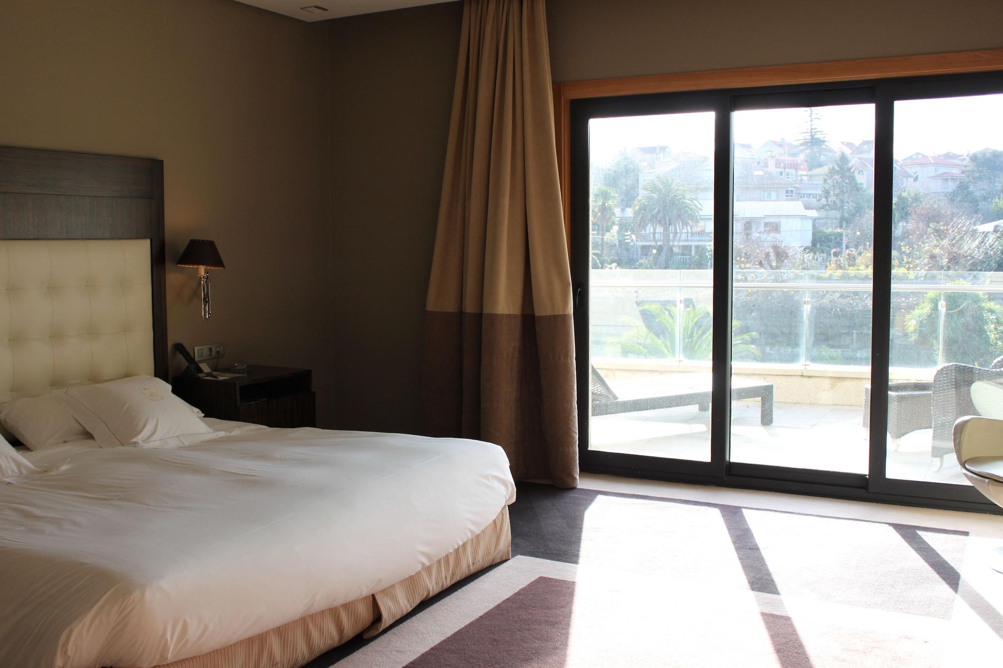 Pazo Los Escudos Hotel Spa & Resort Vigo Ngoại thất bức ảnh A room at the hotel