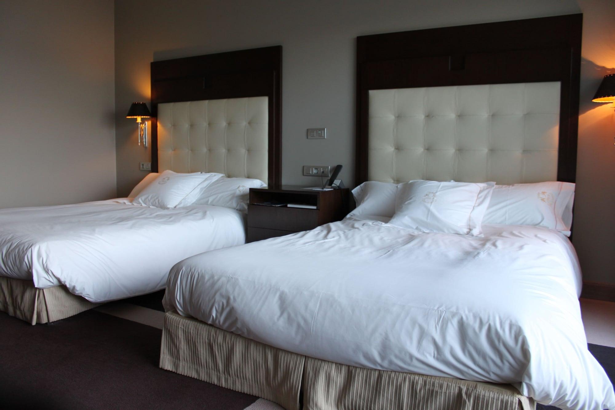 Pazo Los Escudos Hotel Spa & Resort Vigo Ngoại thất bức ảnh A room at the hotel