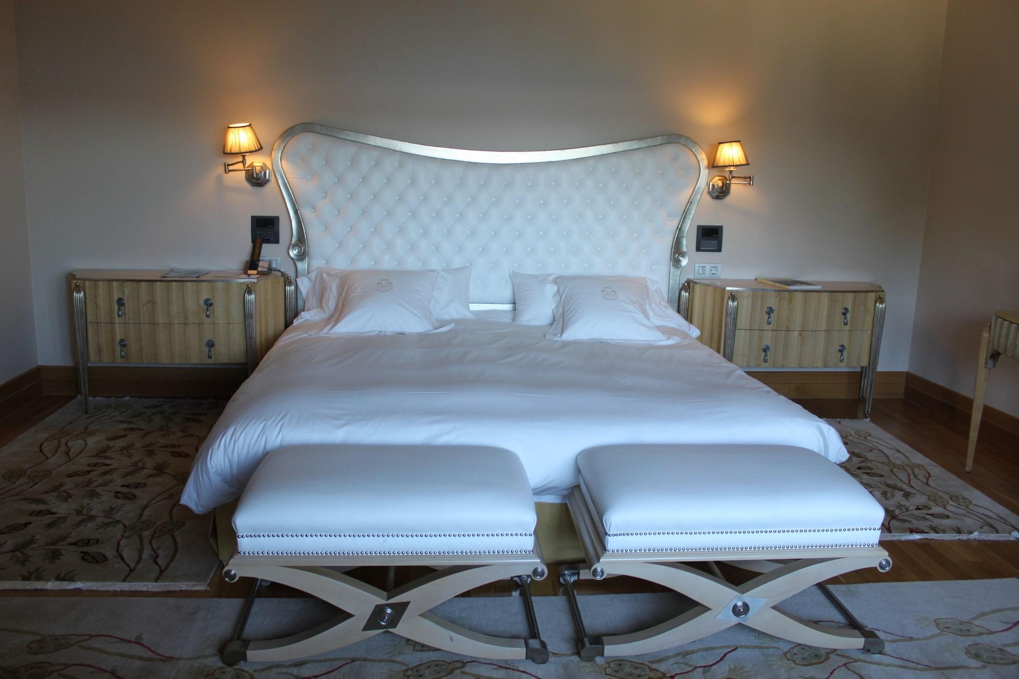 Pazo Los Escudos Hotel Spa & Resort Vigo Ngoại thất bức ảnh A bed