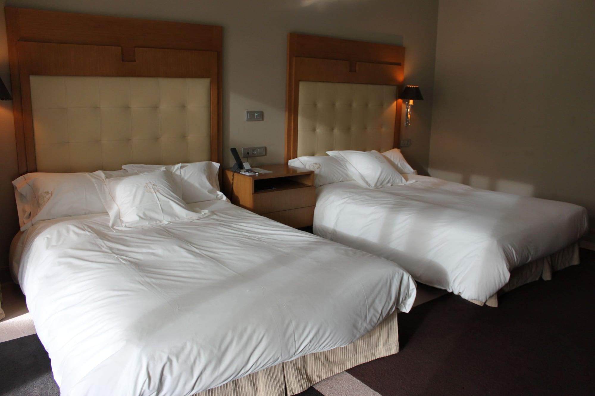 Pazo Los Escudos Hotel Spa & Resort Vigo Ngoại thất bức ảnh A room at the hotel