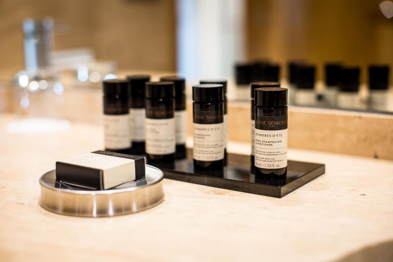 Pazo Los Escudos Hotel Spa & Resort Vigo Ngoại thất bức ảnh A selection of toiletries