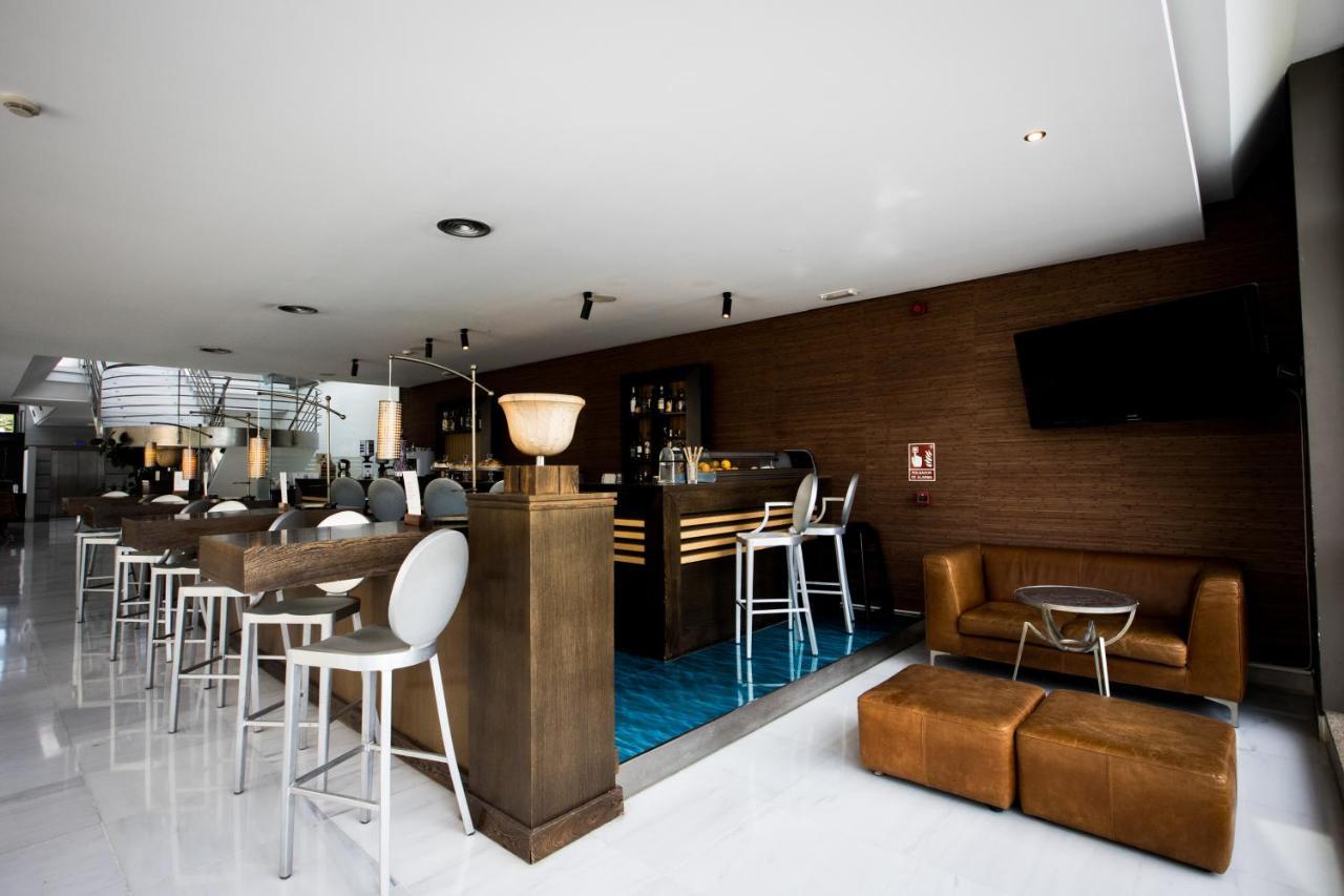 Pazo Los Escudos Hotel Spa & Resort Vigo Ngoại thất bức ảnh The lounge at the airport.