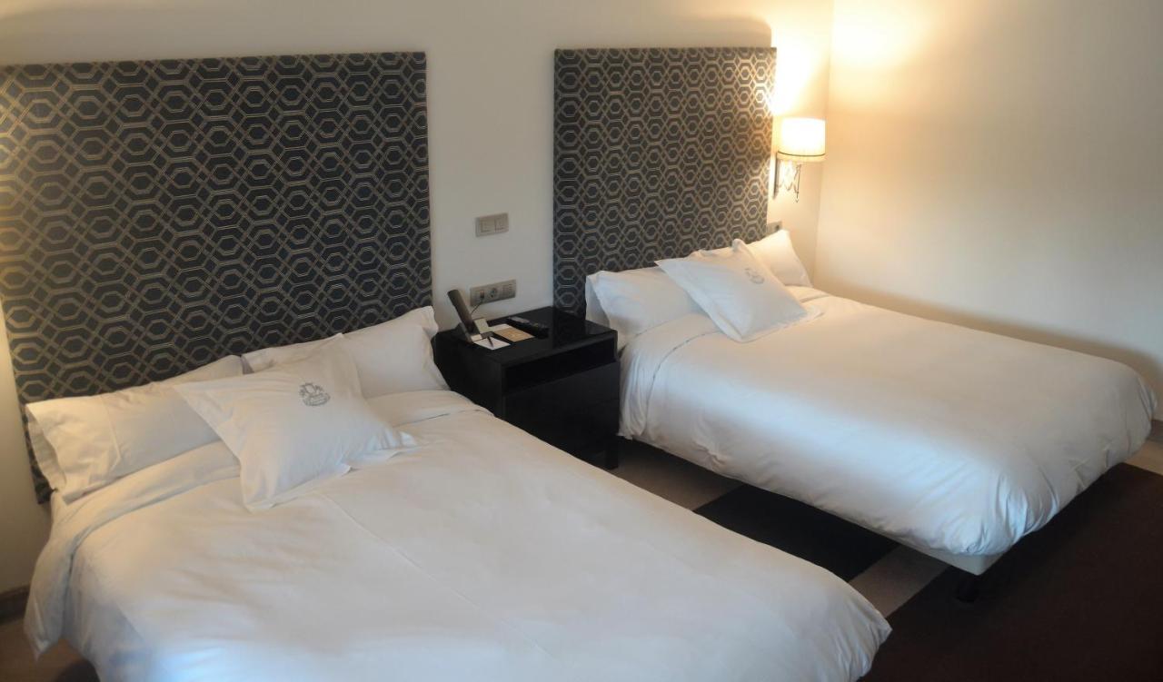 Pazo Los Escudos Hotel Spa & Resort Vigo Ngoại thất bức ảnh A room at the hotel