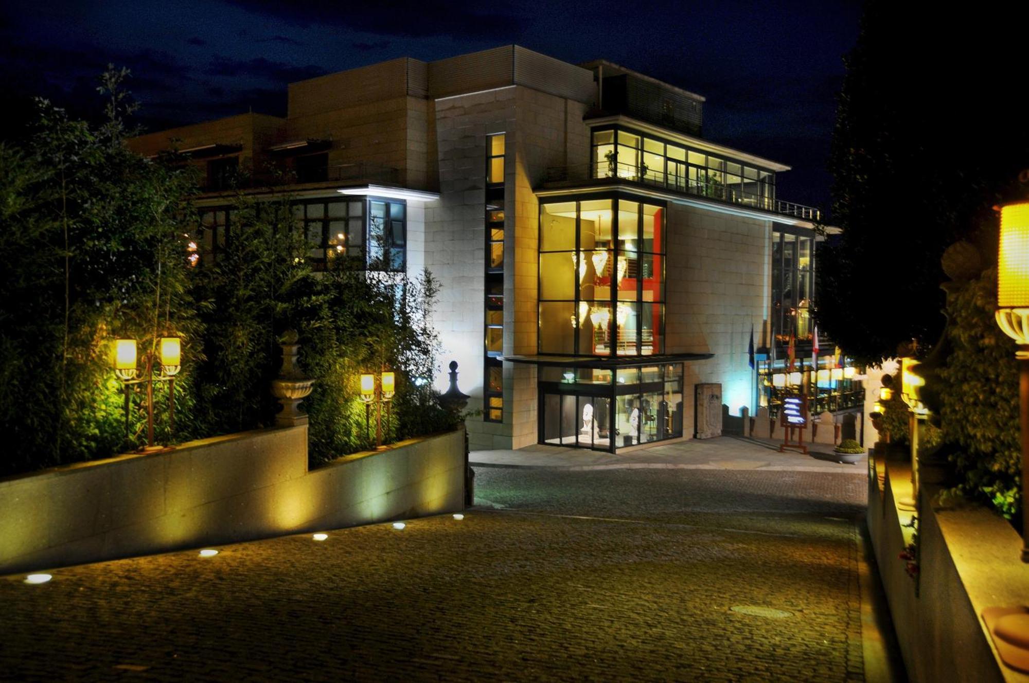 Pazo Los Escudos Hotel Spa & Resort Vigo Ngoại thất bức ảnh The main entrance of the museum