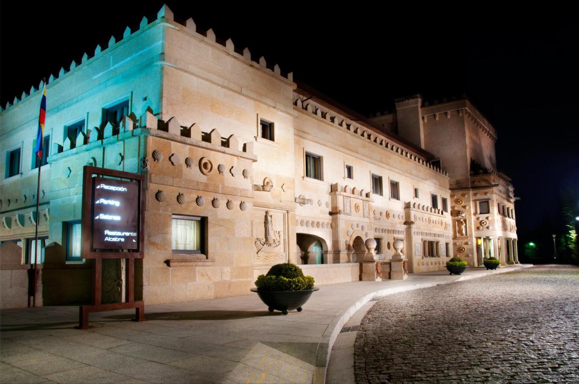 Pazo Los Escudos Hotel Spa & Resort Vigo Ngoại thất bức ảnh The Palace of the Dukes of Alba, the seat of the government of the Community of Madrid.